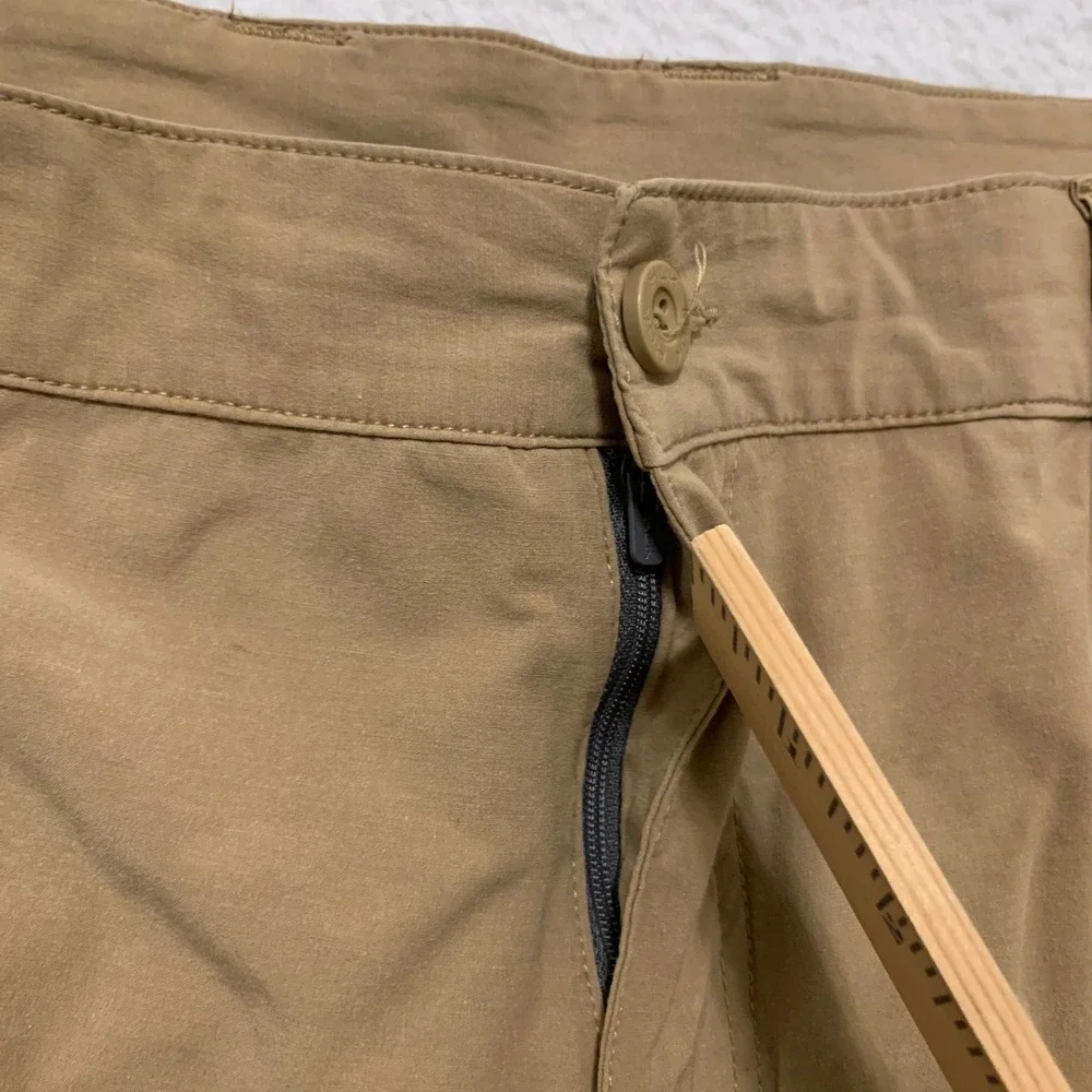 Huk Performance Fishing Shorts Mens XXL 42x10 Quick Dry Stretch Cargo Pocket Tan
